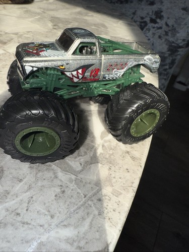 Hot Wheels Monster Truck V8 Bomber Die Cast Metal