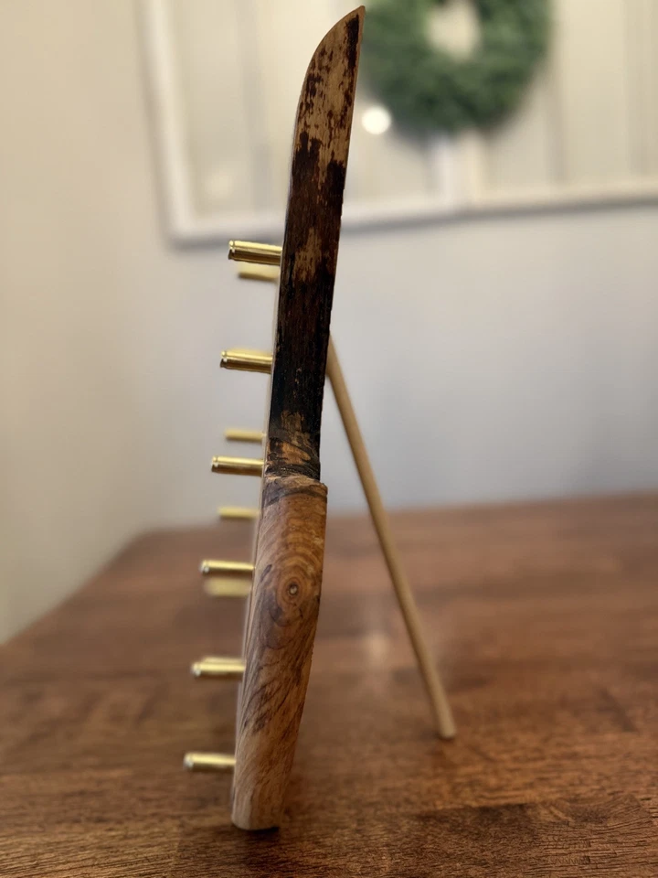 Soporte de exhibición de cuchillo de arce dividido o montado en la pared. Grabado láser disponible. Foto 4 de 4