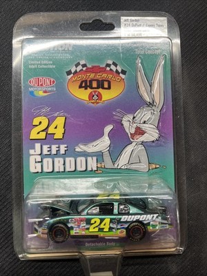 Jeff Gordon 2001 #24 Dupont / Looney Tunes Bugs Bunny 1:64 Car Action 101657