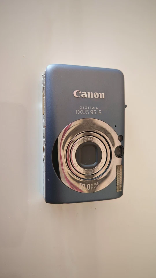 Canon Digital IXUS 95 IS Fotocamera Digitale Argento 10.0 Mp - Immagine 2 di 4