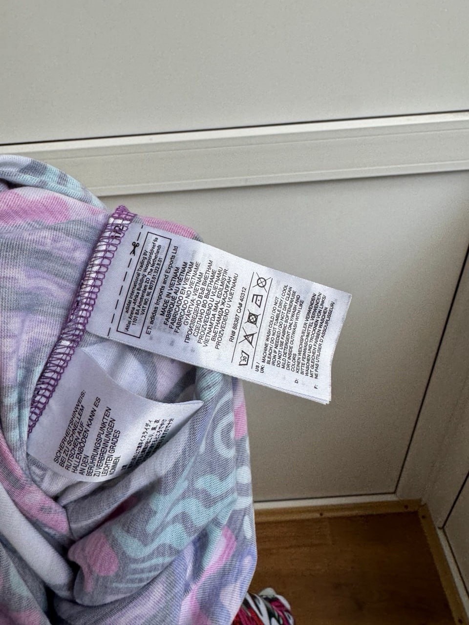 Women’s Adidas Limited Edition Multi-Coloured Top Size S 36 thumbnail 8