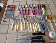 lot de 32 articles :couverts et ustensiles de cuisine