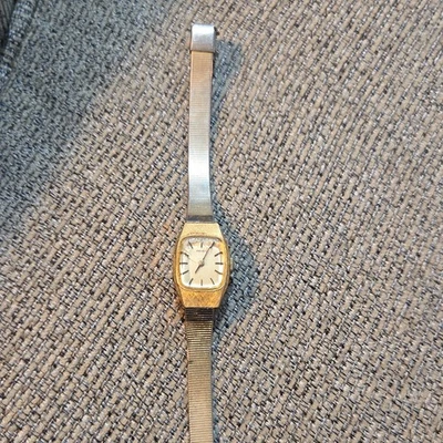Preços baixos em Relógios de pulso de Quartzo Seiko Quadrado | eBay