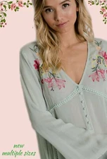 Davi and Dan top -unique - multiple sizes* (b) shoot me an offer!