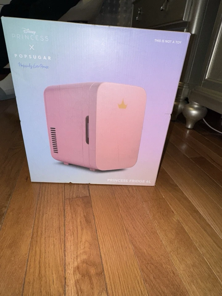 New in Box Disney Princess X PopSugar Happily Ever After Pink 6L Fridge - Image 2 of 4
