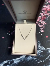 18K White Gold “V” Shape Pendant Necklace w Round Brilliant Cut Diamonds