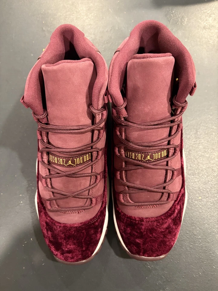 Talla 8Y/9.5W - Air Jordan 11 Retro GG Heiress Velvet 852625-650 Granate Blanco GS Foto 3 de 4