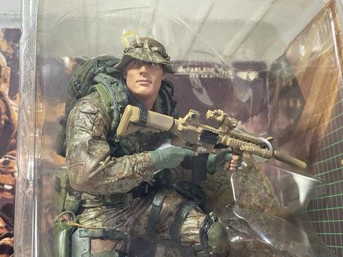 NEW 2005 McFarlane Toys Military Series 1 MARINE CORPS RECON Figure - Picture 3 of 13