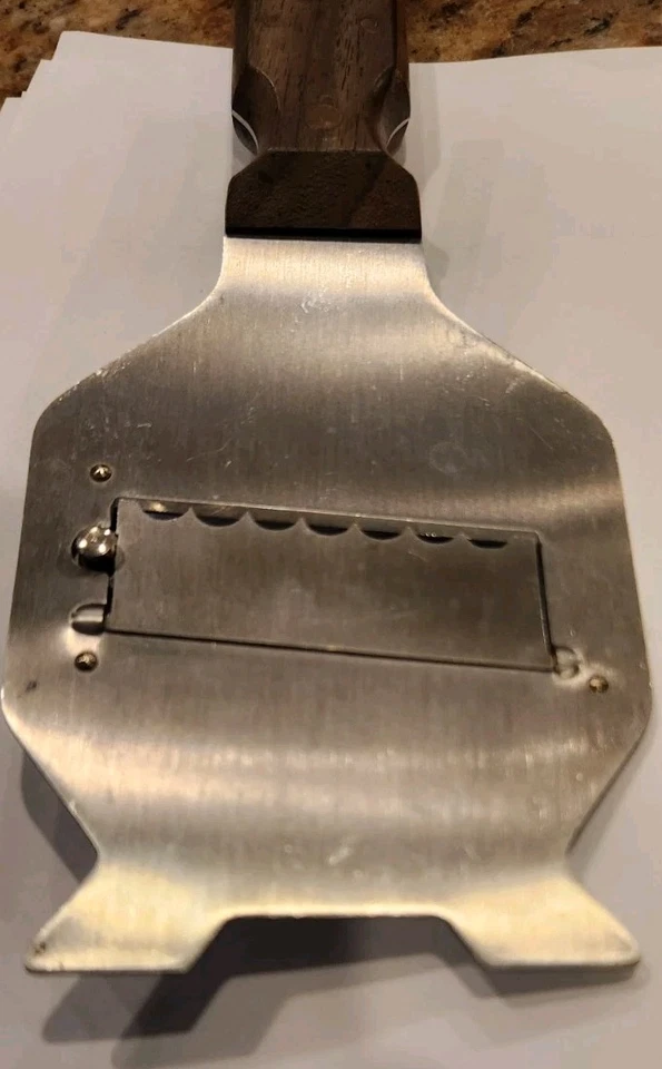 Cortadora de trufa vintage de Messermeister (INOXSAP Molibdeno) Foto 3 de 4