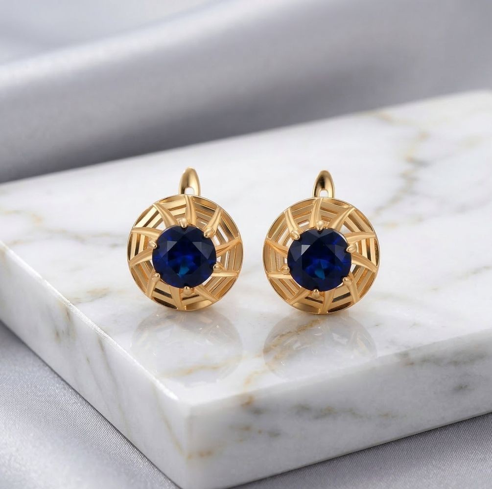 Dormeuses bleu profond en or jaune : le bijou idéal pour illuminer vos tenues de soirée chic