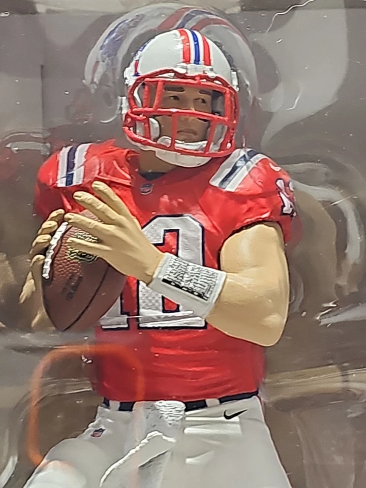 Camiseta deportiva roja Chase Var. EA Sports Madden NFL 18 New England Patriots Tom Brady #12 Foto 2 de 4