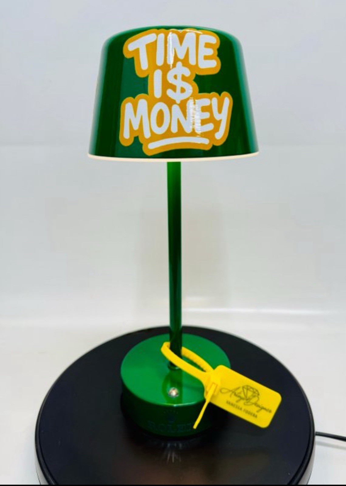 Lampe design N°10 Rolex pour valoriser un intérieur terne | Modèle unique 1/1 signé