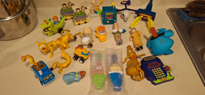 Nickelodeon Happy meal toys and 2 SpongeBob Kellogg pencil toppers