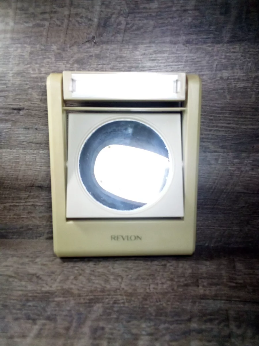 Lighted makeup 2024 mirror battery operated