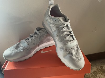 NIKE Wolf Grey/Pure Platinum/White Women 10 Md Runner 2 NEW