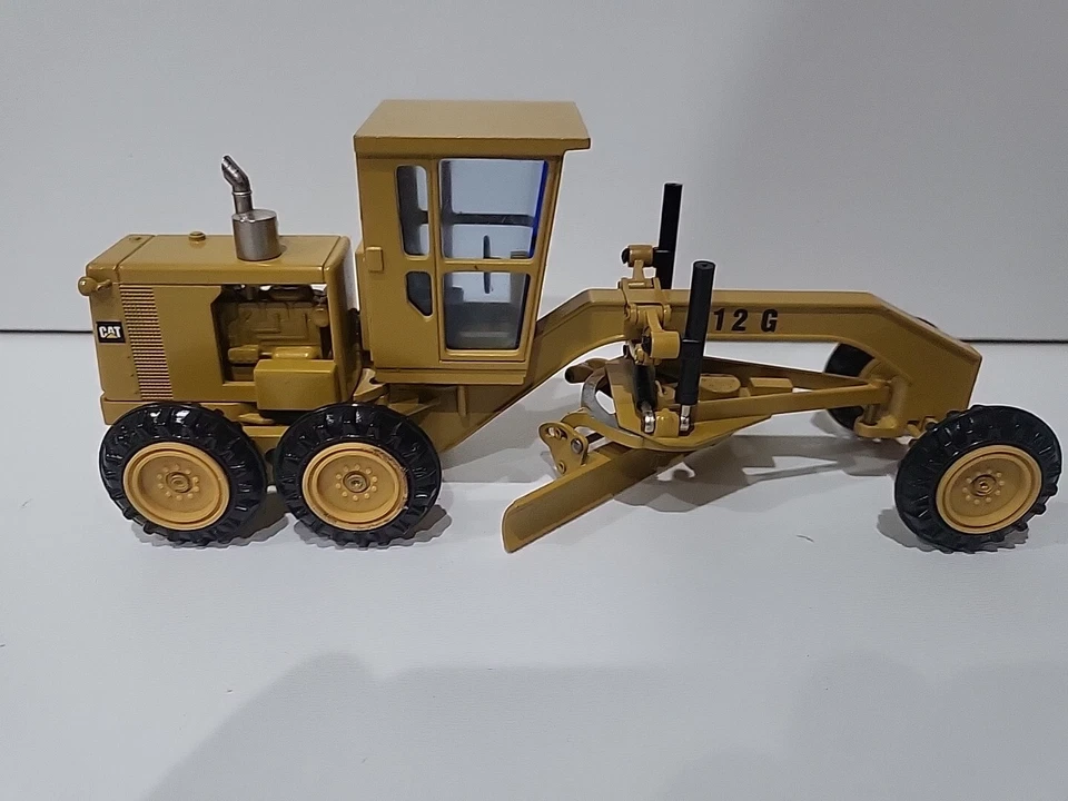 Niveleuse CATERPILLAR 12G NZG 150 Echelle 1/50 - Photo 2/4