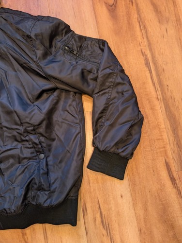 Giacca Guess Uomo XL Bomber con Cappuccio Nero Trapuntato Isolato - Foto 2 di 12