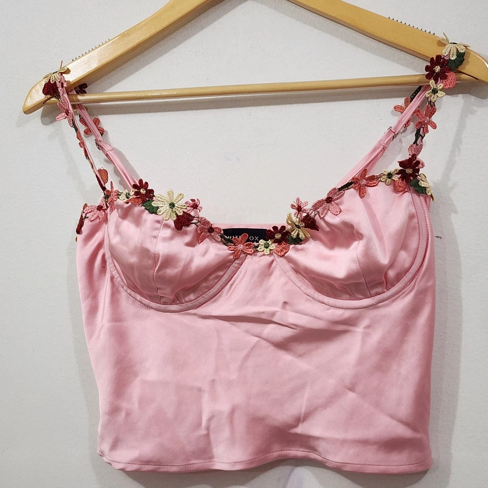 Camiseta sin mangas floral blanca Fox Boutique Believe It Crop bebé rosa satinado talla S Foto 4 de 4