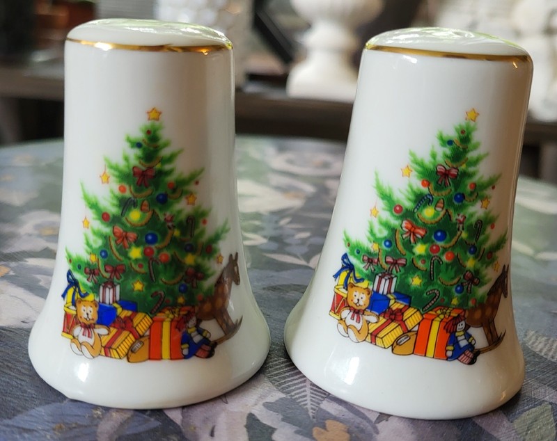 Papel California Christmas Salt and Pepper Shakers. Holiday Tree, Made In Japan