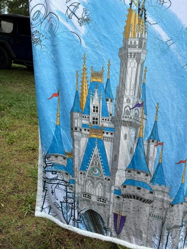 Walt Disney World Ink & Paint Fleece Überwurf Decke Schloss & Figurenskizzen - Bild 3 von 3