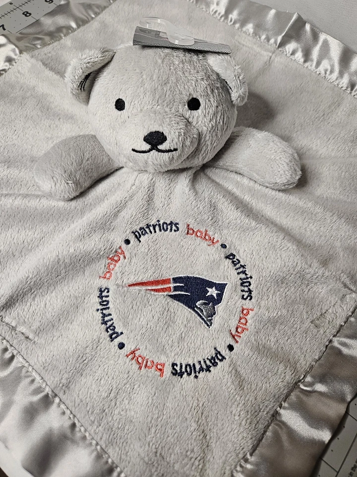 Baby Fanático New England Patriots Bear Manta de Seguridad Lovey Borde de Seda Gris Foto 2 de 4