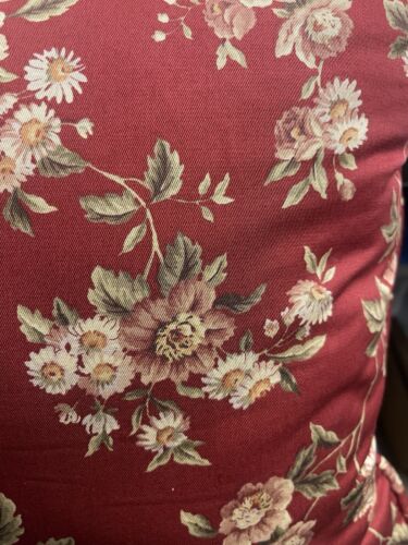Waverly. Floral Decorative Red Flowers Throw Pillow. 16" x 16". Vintage. - Picture 8 of 9