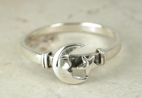 UNIQUE STERLING SILVER STAR and MOON RING size 10 style# r0454