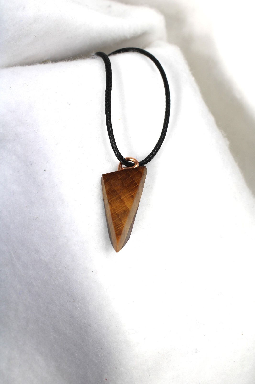 Pendentif en bois ARVIOR, le bijou artisanal hypoallergénique de KOAL SHOP