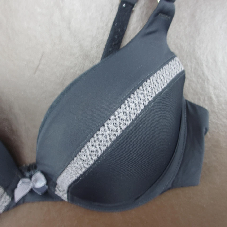 Sutiã Lily of France tamanho 34C preto renda acolchoado com aro fecho ajustável atrás - Imagem 4 de 4