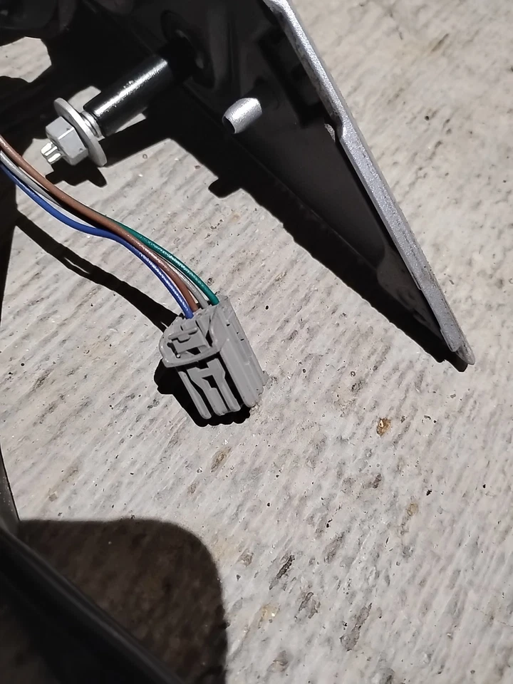 2006 2007 2008 Cadillac DTS Left Driver LH Turn View Door Mirror Oem Silver - Image 3 of 4