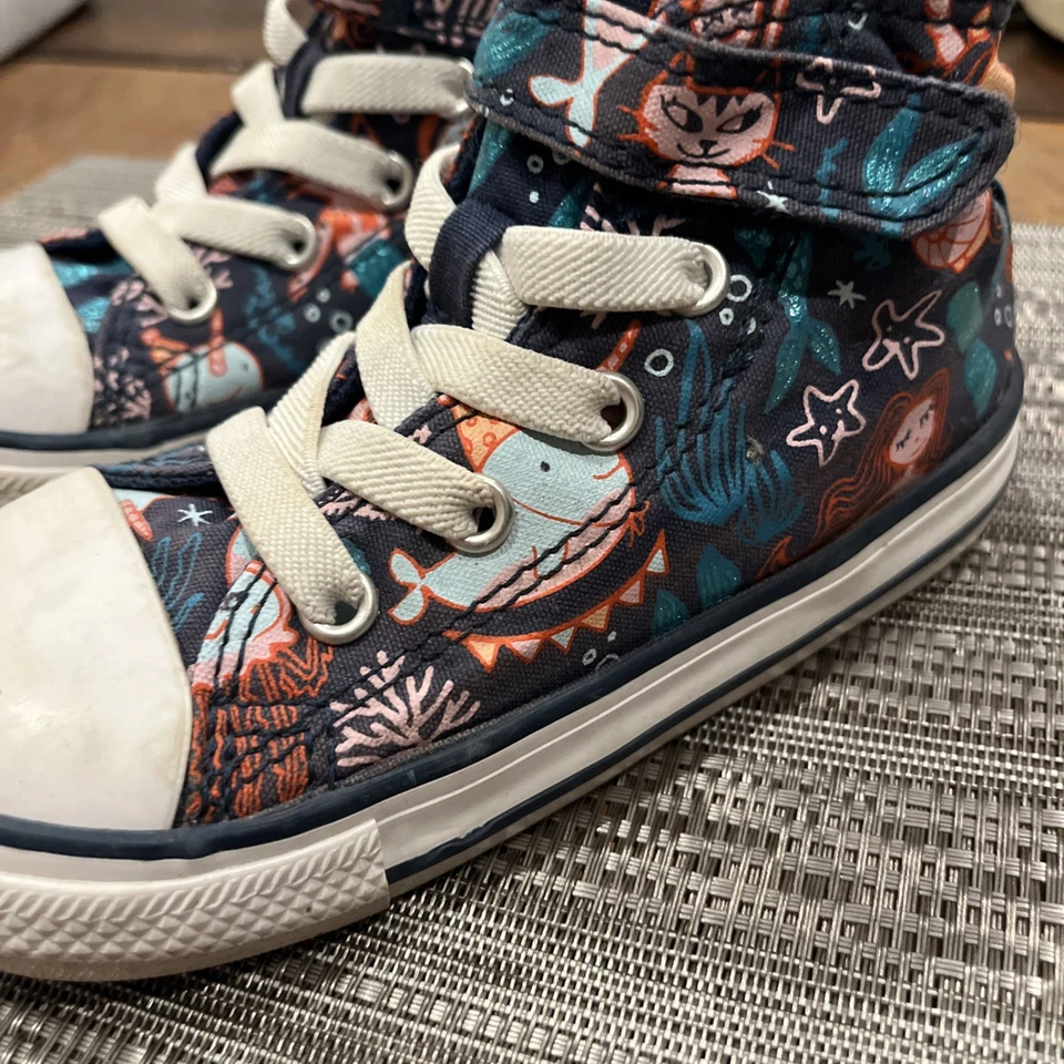 Niño pequeño, niños talla 8 multicolor, sirena,, Converse de caña alta Foto 4 de 4