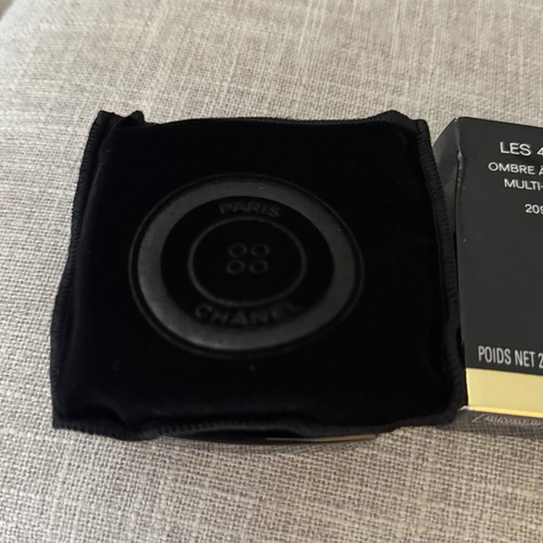 Chanel Les 4 Ombres Eyeshadow ~209 BOUTONS MADEMOISELLE ~ 2025 Limited Edition - Picture 4 of 4