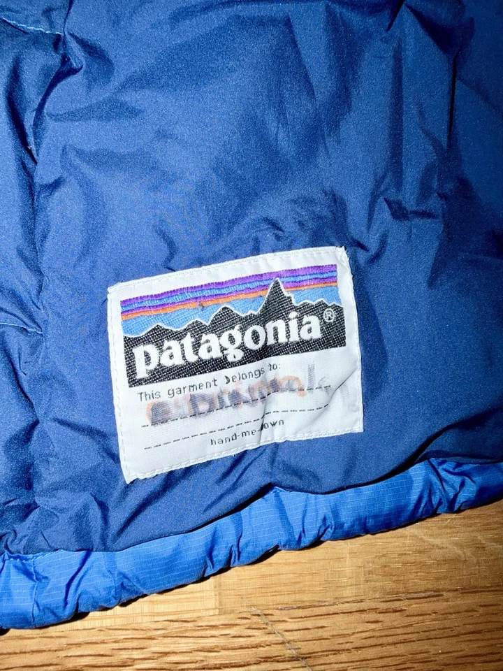 Chaqueta acolchada de plumón Patagonia azul para niños Foto 4 de 4