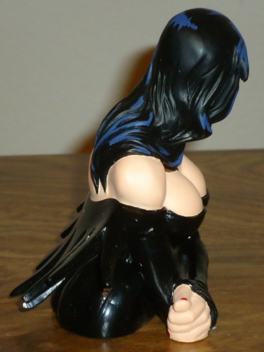 Lisseth Crimson Bust - Picture 9 of 11