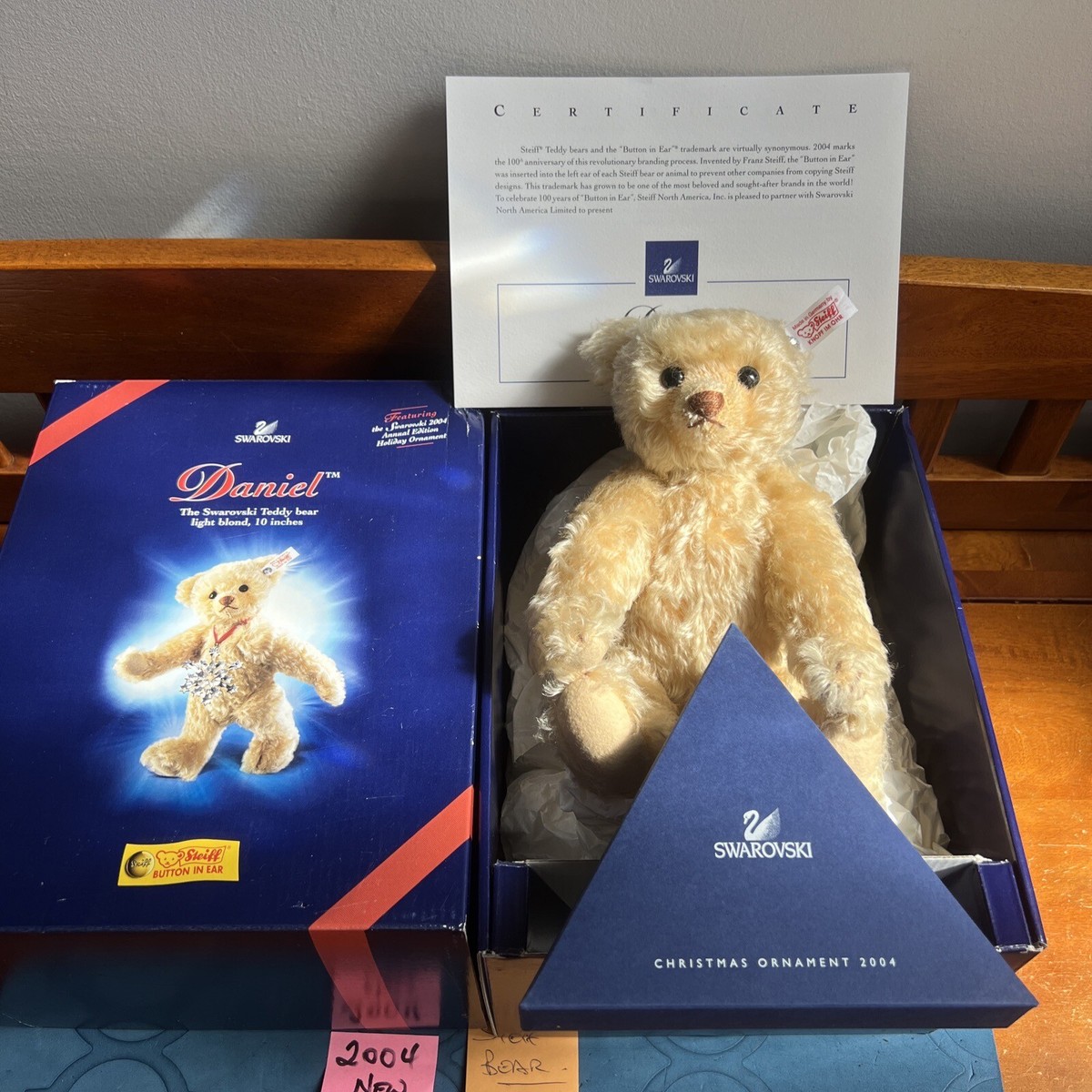 Swarovski 2004 Steiff Daniel bear and ornament 693802 New in box