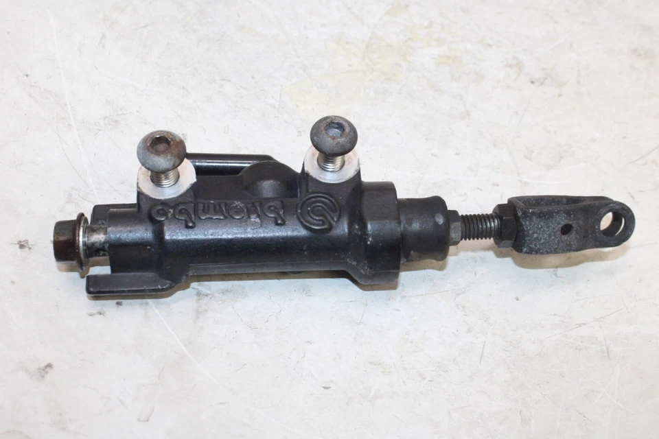 09-17 YAMAHA FZ6R OEM FRENO TRASERO CILINDRO MAESTRO Foto 4 de 4