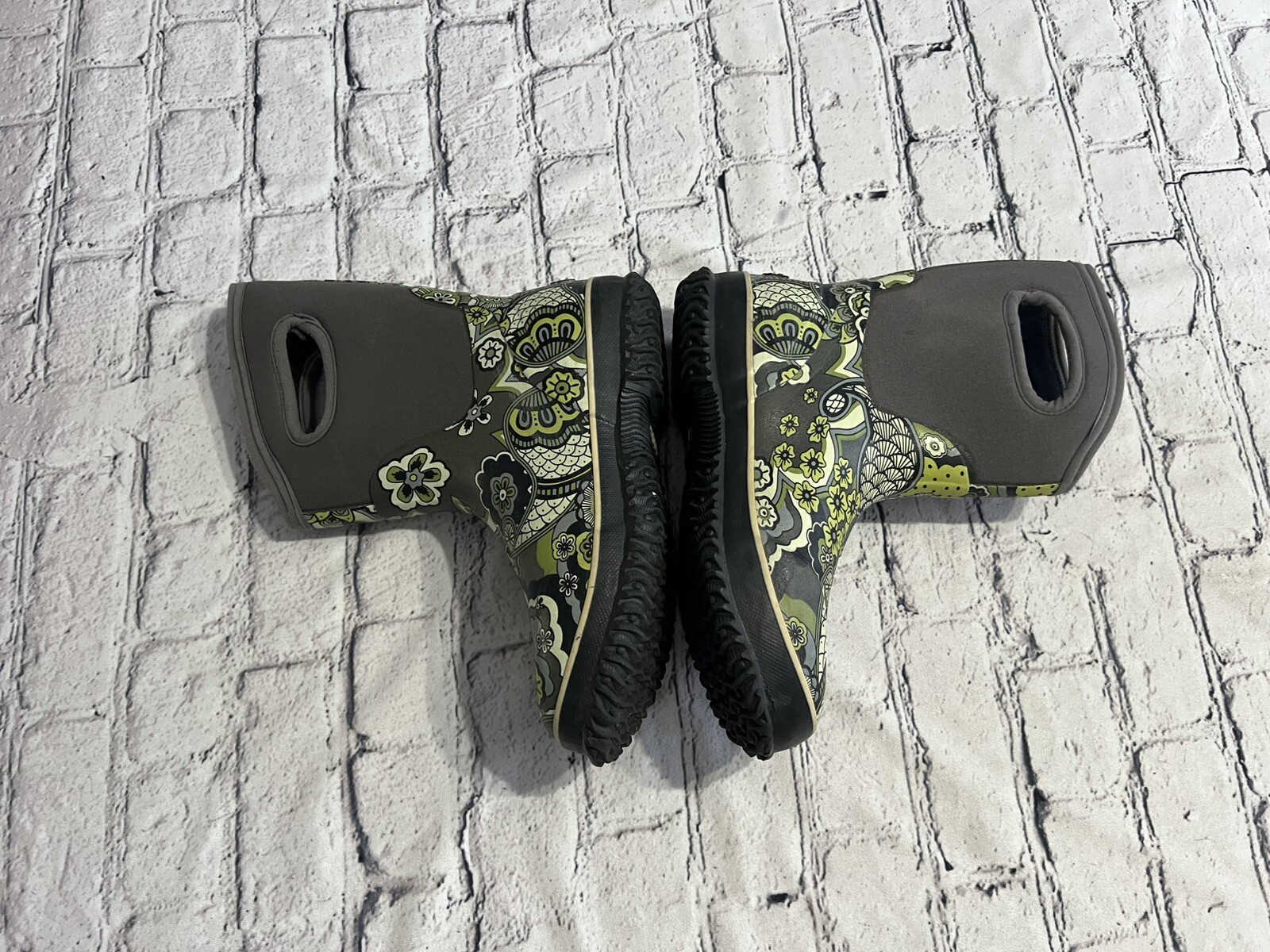 Bogs Women's Classic Paisley Mid Boots Size US 6/EURO 37