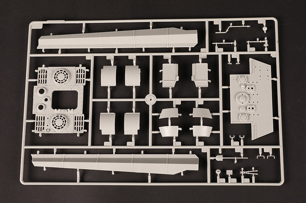 Hobby Boss 84559 – Maquette Char Tiger II (Henschel) 1/35 – Kit Plastique à Monter Et Peindre – Pour Modélistes Passionnés