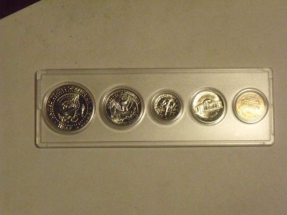 1996-D Birth Year Set (5 coins) Choice BU in hard plastic holder - Image 2 of 2