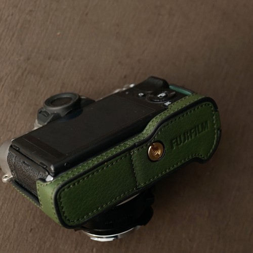 Custodia mezza fotocamera in vera pelle per XT10/ XT20/ XT30 - Foto 13 di 46