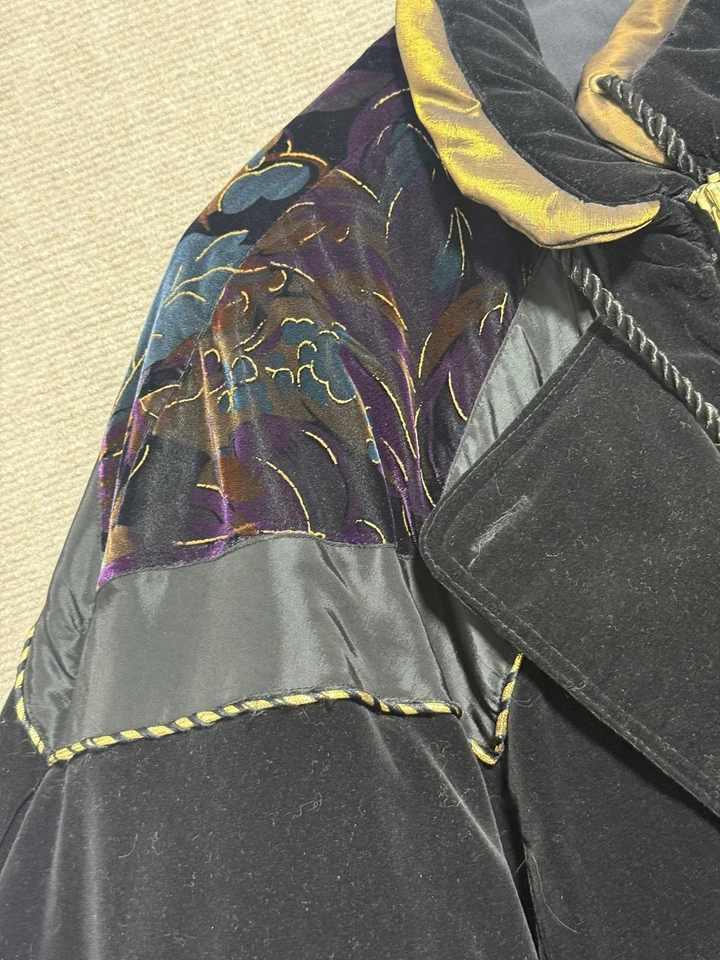 Chaqueta vintage actual|vista para mujer mediana negra terciopelo acolchada paneles florales años 90 Foto 4 de 4