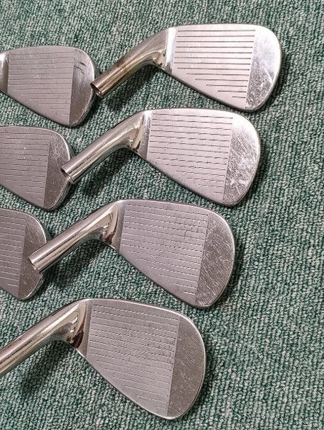 Juego de 7 cabezales de hierro AKIRA TMI-101 4-PW usados Foto 4 de 4