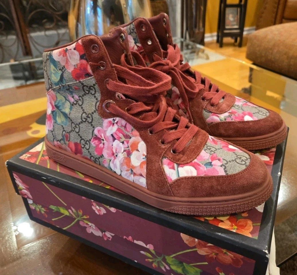 GUCCI フラワー　スニーカー　サイズ39(日本24.5㎝) 新品・未使用 エース〕ビー（ハチ）付き メンズ スニーカー ・ホワイト レザー