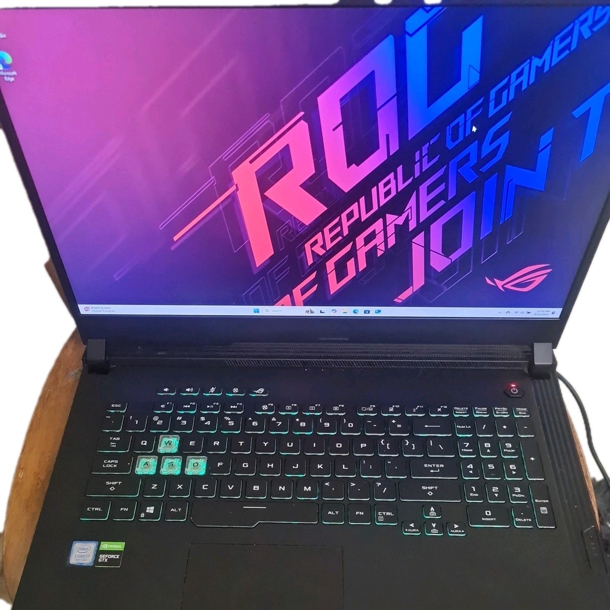 ASUS ROG Strix G G731GU And Nintendo Switch with joycons and one 