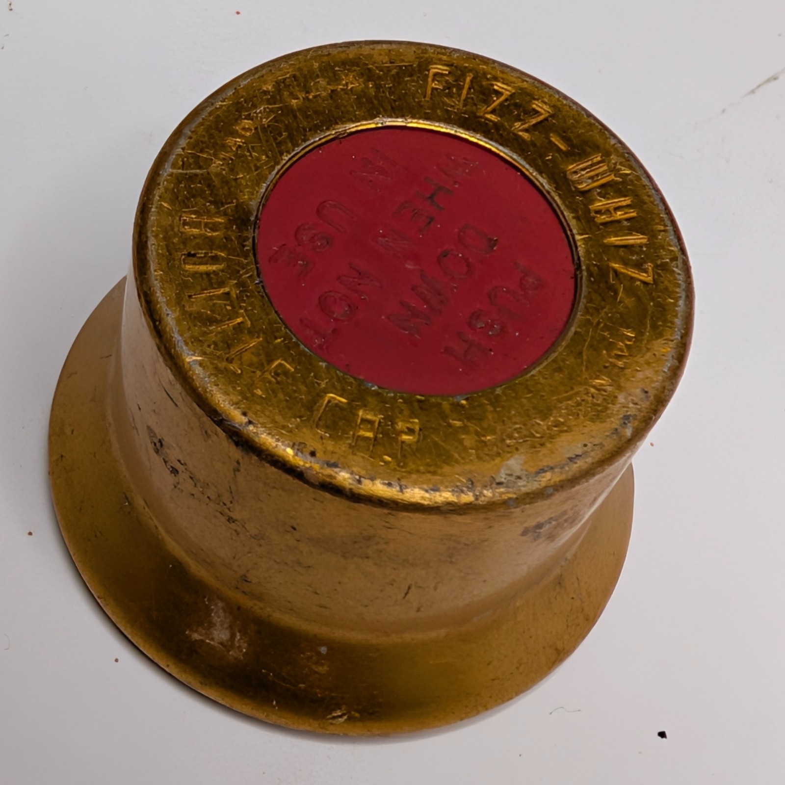 Vtg Fizz-Whiz Gold Reusable Soda Bottle Cap Sealer Stopper USA Kitchen Barware