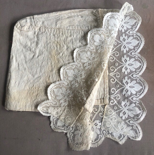 Antique unusual Women display picture 1