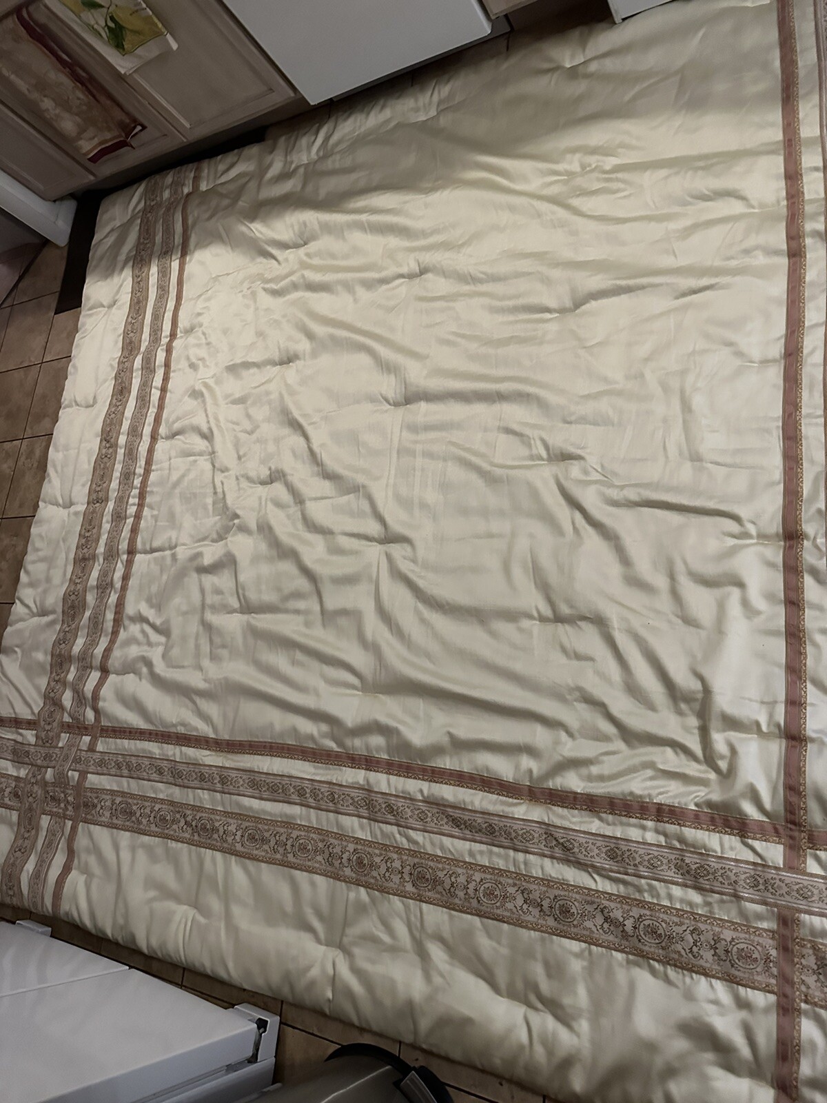 Croscill Comforter King Light Butter Yellow With Brocade Ribbon Large