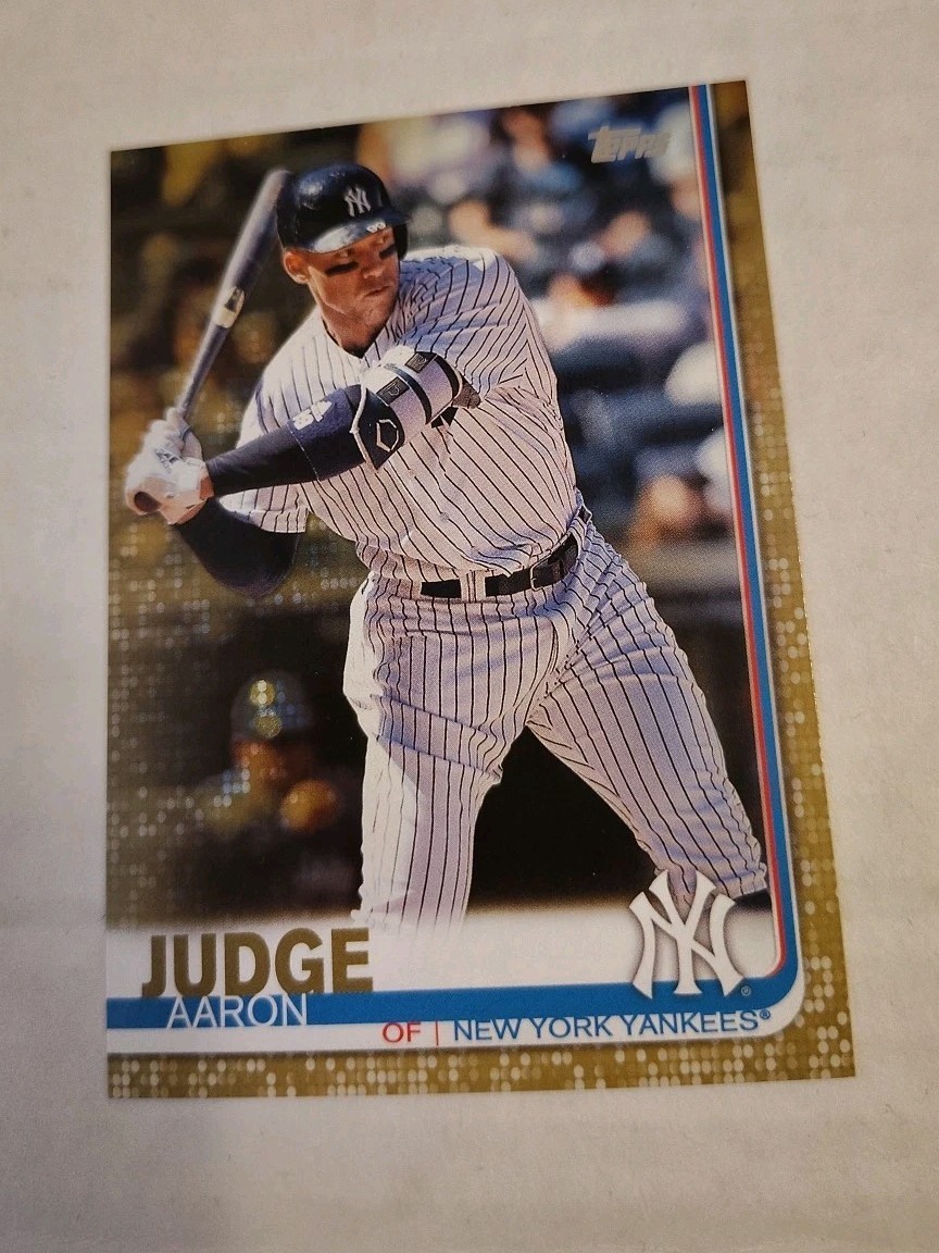 2019 Topps Series 1 Baseball Aaron Judge Card #150 GOLD #d / 2019 NY Yankees