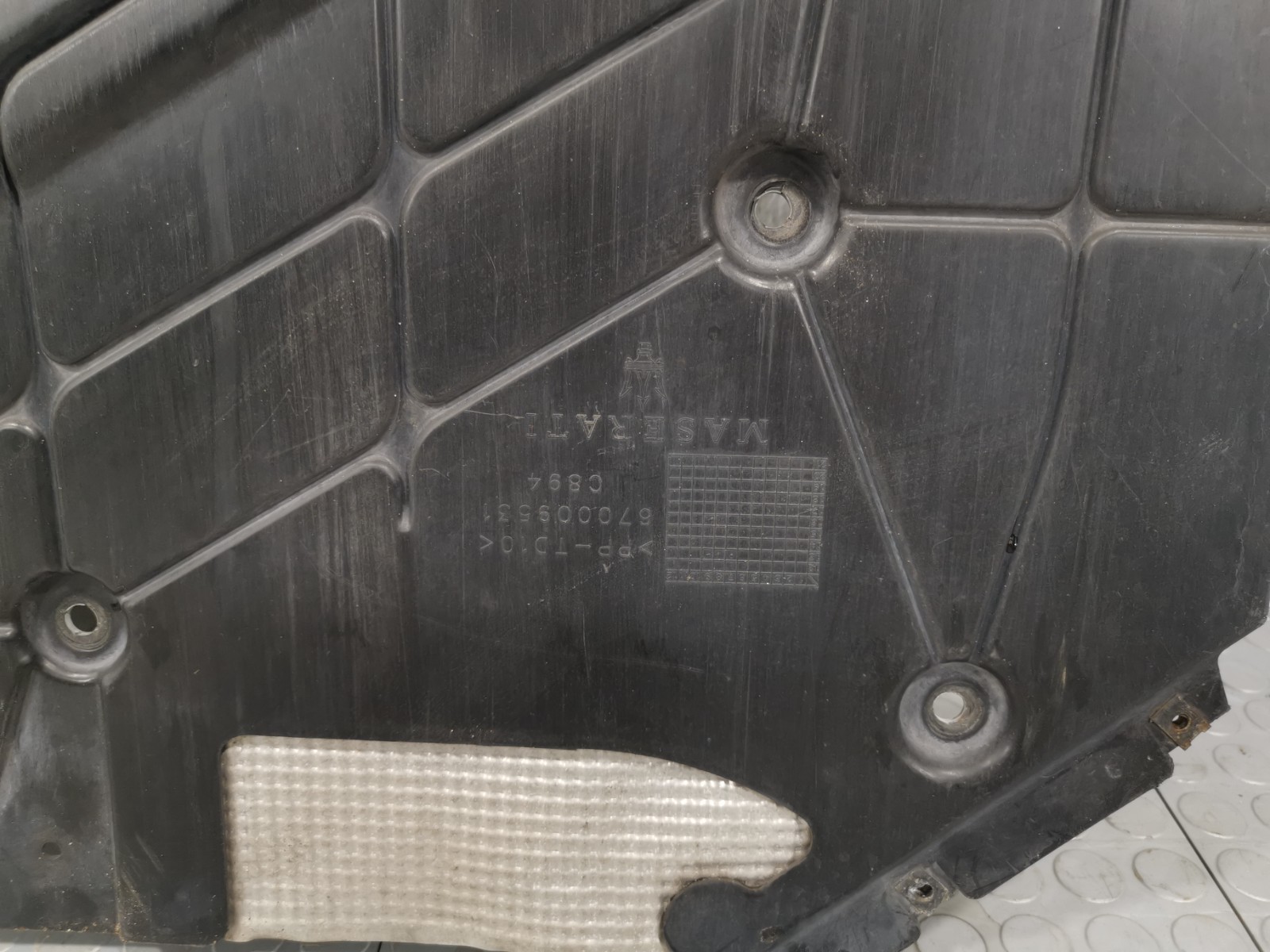 Maserati Ghibli S 3.0 Q4 2015  Under Engine Splash Shield Cover 670009531 OEM