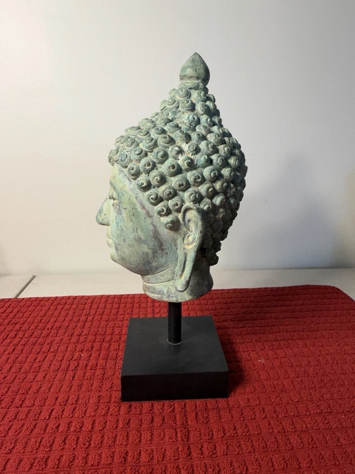 Vintage Thai Sukhothai style Cast bronze buddha head 11.5 Inches Tall - Image 4 of 4